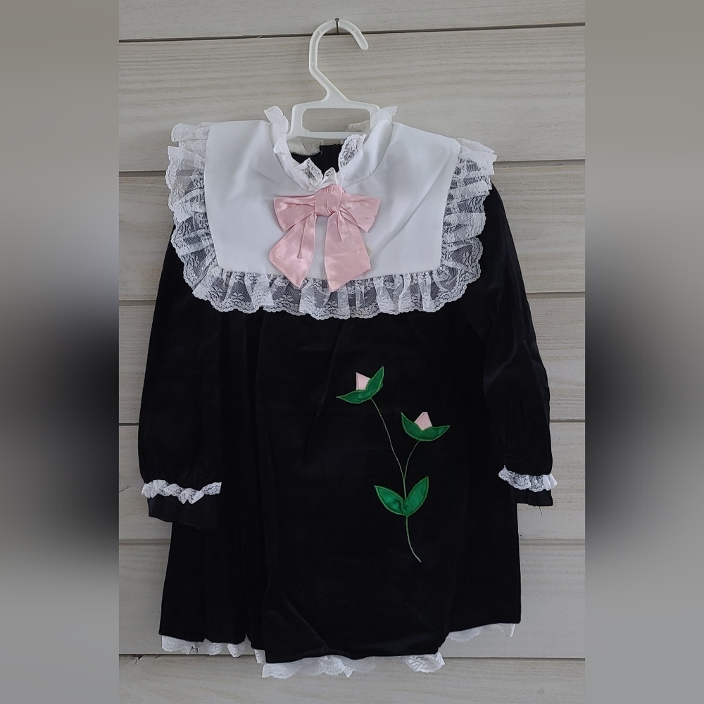 Vintage Girls Size 4 Velvet Dress.